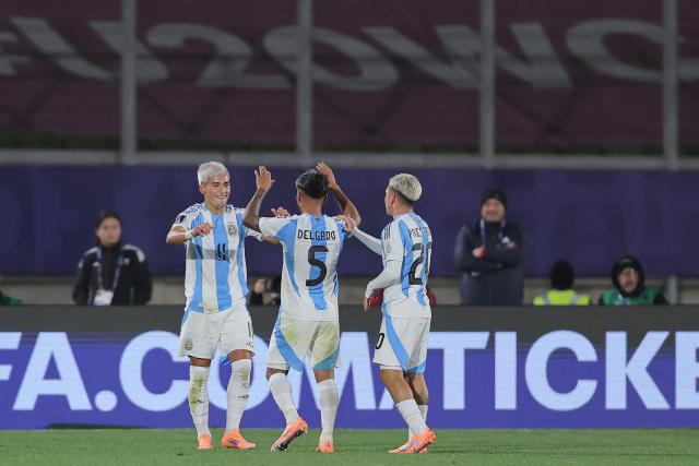 Argentina's forward #11 Ian Subiabre (L) celebrates scoring his team's third goal during the 2025 FIFA U-20 World Cup football match between Argentina and Australia at the Elias Figueroa Stadium in Valparaiso, Chile on October 1, 2025. (Photo by Javier TORRES / AFP)