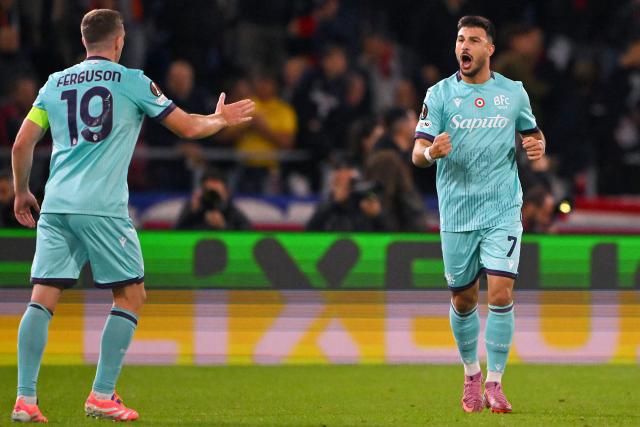 Bologna's Italian forward #07 Riccardo Orsolini (R) celebrates scoring his team's first goal during the UEFA Europa League 1st round day 2 football match between Bologna and Freiburg at the Renato Dall'Ara stadium in Bologna on October 2, 2025. (Photo by Andreas SOLARO / AFP)