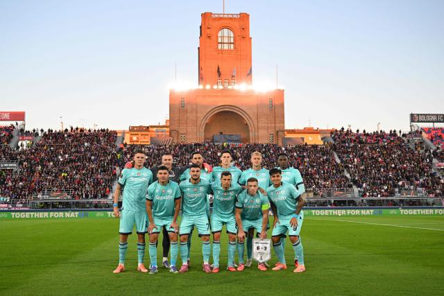 Bologna's players pose before the UEFA Europa League 1st round day 2 football match between Bologna and Freiburg at the Renato Dall'Ara stadium in Bologna on October 2, 2025. (Photo by Andreas SOLARO / AFP)