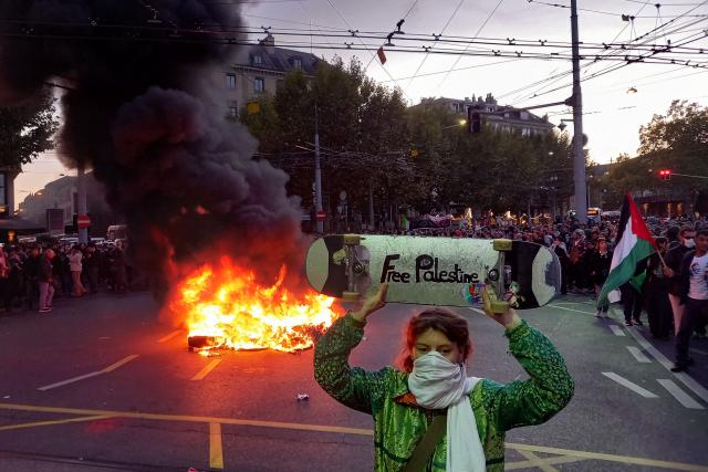 A demonstrator holds a skateboard with the inscription "Free Palestine" during a rally in solidarity with Palestinians and to condemn the interception of the Global Sumud Flotilla by Israeli army, in Geneva on October 2, 2025. (Photo by Robin MILLARD / AFP)