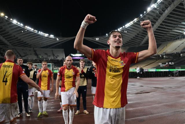 Go Ahead Eagles' Danish forward #09 Milan Smit celebrates after winning the UEFA Europa League first round day 2 football match between Panathinaikos and Go Ahead Eagles at the Athens Olympic Stadium, in Athens on October 2, 2025. (Photo by Angelos TZORTZINIS / AFP)