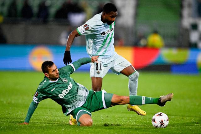 Real Betis' Congolese forward #11 Cedric Bakambu (L) fights for the ball with Ludogorets Razgrad's Bulgarian midfielder #18 Ivaylo Chochev during the UEFA Europa League, League Phase - Matchday 2 football match between PFC Ludogorets Razgrad and Real Betis at Ludogorets Arena in Razgrad on October 2, 2025. (Photo by Nikolay DOYCHINOV / AFP)