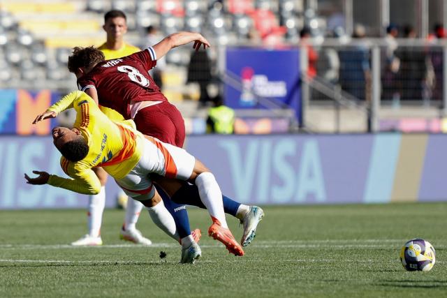 during the 2025 FIFA U-20 World Cup football match between Colombia and Norway at the Fiscal Stadium in Talca, Chile on October 2, 2025. (Photo by Raul BRAVO / AFP)