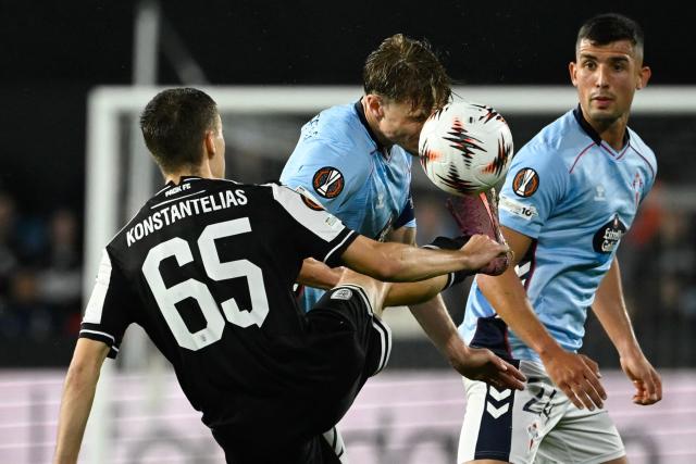 Celta Vigo's Swedish defender #02 Carl Starfelt (C) heads the ball as PAOK's Greek midfielder #65 Giannis Konstantelias kicks and Celta Vigo's Spanish defender #24 Carlos Dominguez (R) looks on during the UEFA Europa League first round day 2 football match between RC Celta de Vigo and PAOK FC at Balaidos Stadium in Vigo on October 2, 2025. (Photo by Miguel RIOPA / AFP)
