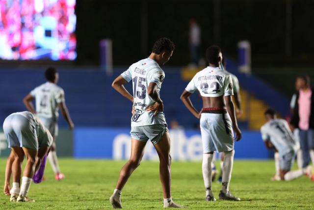 Sporting San Miguelito's defender #15 Alexis Cedeno reacts after losing the CONCACAF Central American Cup quarter-final second leg football match between Panama's Sporting San Miguelito and Guatemala's Xelaju at the Estadio Universitario in Penonome, Panama on October 2, 2025. (Photo by MARTIN BERNETTI / AFP)