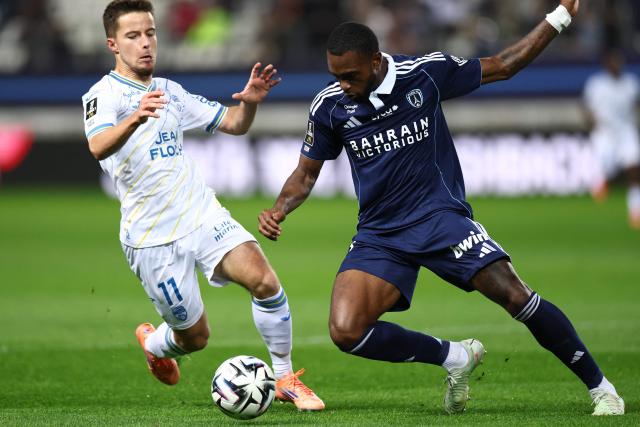 Lorient's French midfielder #11 Theo Le Bris (L) fights for the ball with Paris FC's Brazilian defender #06 Otavio during the French L1 football match between Paris FC and FC Lorient at the Stade Jean-Bouin in Paris on October 3, 2025. (Photo by FRANCK FIFE / AFP)