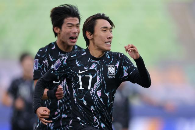 South Korea's forward #17 Hyunmin Kim celebrates scoring a goal during the 2025 FIFA U-20 World Cup football match between Panama and South Korea at the Elias Figueroa Stadium in Valparaiso, Chile on October 3, 2025. (Photo by Javier TORRES / AFP)