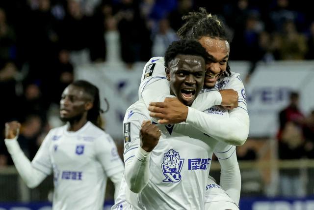 Auxerre's French defender #29 Marvin Senaya and Auxerre's French forward #09 Sekou Mara (top) celebrates after their team scored during the French L1 football match between AJ Auxerre and RC Lens at the Stade de l'Abbe-Deschamps in Auxerre, central France on October 4, 2025. (Photo by Thomas SAMSON / AFP)