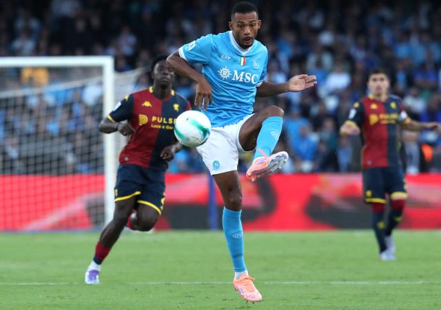Napoli's Brazilian defender #05 Juan Jesus (C) controls the ball during the Italian Serie A football match football match between SSC Napoli and Genoa CFC at the Diego Armando Maradona stadium in Naples on October 5, 2025. (Photo by CARLO HERMANN / AFP)