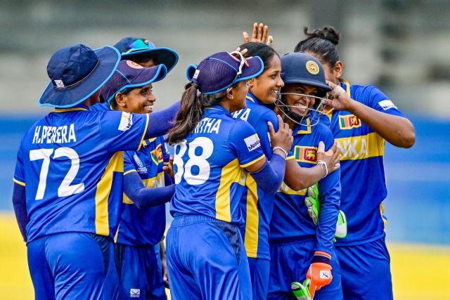 Sri Lanka's players celebrate after the dismissal of England's Heather Knight during the ICC Women's Cricket World Cup 2025 one-day international (ODI) match between Sri Lanka and England at the R. Premadasa International Cricket Stadium in Colombo on October 11, 2025. (Photo by Ishara S. KODIKARA / AFP)
