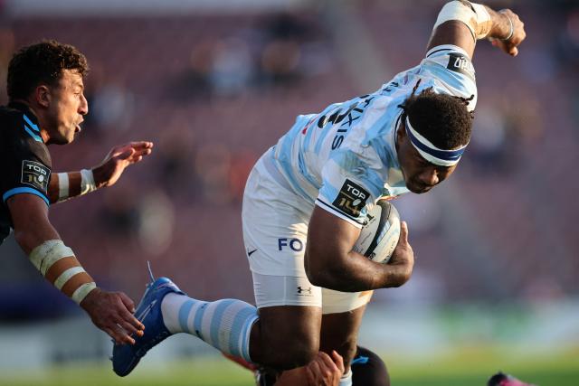 Racing 92' Fijian winger Vinaya Habosi (R) vies with Montpellier’s Australian fullback Tom Banks during the French Top14 rugby union match between Racing92 and Montpellier at the Dominique Duvauchelle stadium in Creteil, on October 11, 2025. (Photo by Anne-Christine POUJOULAT / AFP)