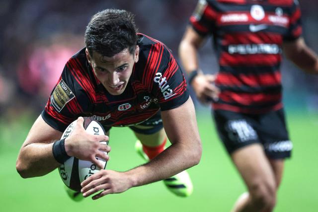 Toulouse's Argentinian lock Efrain Elias dives to score a try during the French Top14 rugby union match between Stade Toulousain (Toulouse) and Union Bordeaux-Begles (UBB) at the Stade Ernest-Wallon in Toulouse central France, on October 12, 2025. (Photo by Valentine CHAPUIS / AFP)