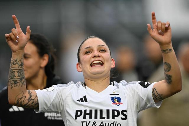 Colo Colo's forward #27 Isidora Olave celebrates after winning the 2025 Women's Copa Libertadores quarter-final football match between Chile's Colo Colo and Paraguay's Libertad at the Florencio Sola Stadium in Banfield, Buenos Aires province on October 12, 2025. (Photo by Luis ROBAYO / AFP)