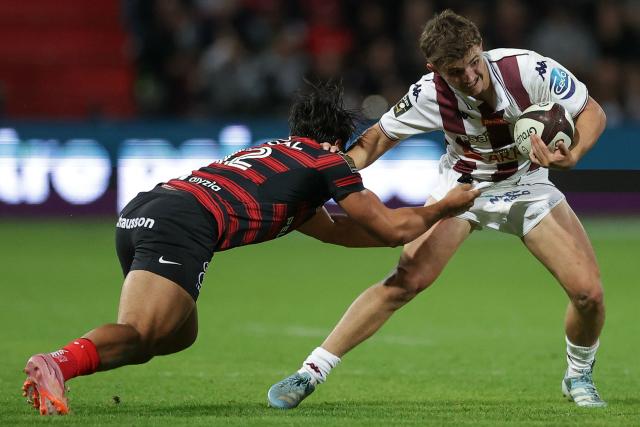 Bordeaux-Begles' French full-back Xan Mousques (R) is tackled during the French Top14 rugby union match between Stade Toulousain (Toulouse) and Union Bordeaux-Begles (UBB) at the Stade Ernest-Wallon in Toulouse central France, on October 12, 2025. (Photo by Valentine CHAPUIS / AFP)