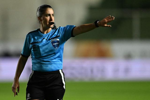 Argentine referee Maria Laura Fortunato gestures during the 2025 Women's Copa Libertadores quarter-final football match between Colombia's Deportivo Cali and Brazil's Sao Paulo at the Florencio Sola Stadium in Banfield, Buenos Aires province on October 12, 2025. (Photo by Luis ROBAYO / AFP)