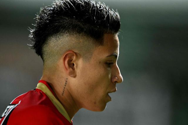 Sao Paulo's defender #23 Bia Menezes looks on during the 2025 Women's Copa Libertadores quarter-final football match between Colombia's Deportivo Cali and Brazil's Sao Paulo at the Florencio Sola Stadium in Banfield, Buenos Aires province on October 12, 2025. (Photo by Luis ROBAYO / AFP)
