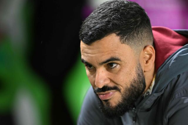 Sao Paulo's head coach Thiago Viana looks on ahead od the 2025 Women's Copa Libertadores quarter-final football match between Colombia's Deportivo Cali and Brazil's Sao Paulo at the Florencio Sola Stadium in Banfield, Buenos Aires province on October 12, 2025. (Photo by Luis ROBAYO / AFP)