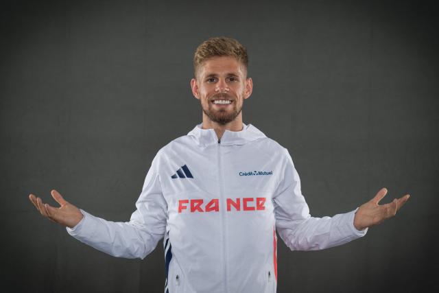 (FILES) Gold medallist of the men's 10000m final France's athlete Jimmy Gressier poses for portraits during a studio photo session on the sidelines of the World Athletics Championships in Tokyo on September 15, 2025. France's Jimmy Gressier, who was crowned world champion in the 10,000 metres in Tokyo at the end of September 2025, is among the nominees for the title of best track athlete of the year, according to the list unveiled on October 13, 2025 by World Athletics. (Photo by Andrej ISAKOVIC / AFP)