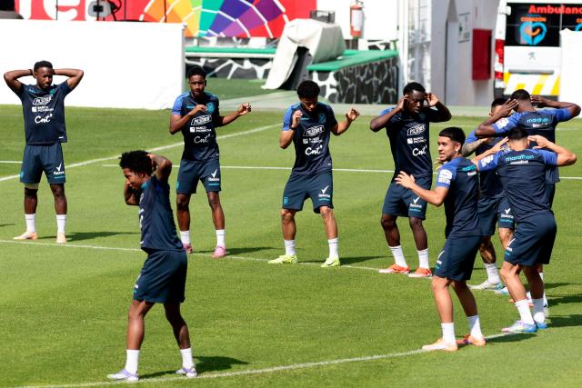 Ecuador's players take part in a training session ahead of the friendly football match between Mexico and Ecuador at the Jalisco Stadium in Guadalajara, Mexico, on October 13, 2025. (Photo by ULISES RUIZ / AFP)
