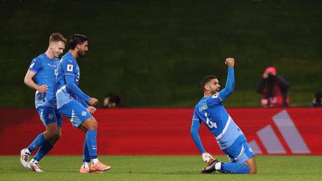 Iceland's defender #04 Victor Palsson (R) celebrates scoring his team's first goal with teammates during the 2026 World Cup qualifying round Group D football match between Iceland and France at the Laugardalsvollur Stadium in Reykjavik on October 13, 2025. (Photo by FRANCK FIFE / AFP)