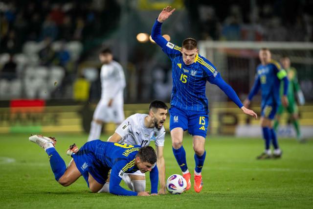 Ukraine's midfielder #08 Ruslan Malinovskyi (L), Azerbaijan's midfielder #17 Toral Bayramov (C) and Ukraine's midfielder #15 Oleh Ocheretko (R) vie for the ball during the 2026 World Cup qualifying group B, football match between Ukraine and Azerbaijan in Krakow, Poland, on October 13, 2025, (Photo by Wojtek RADWANSKI / AFP)