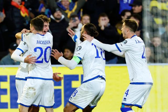 Kosovo's forward #11 Fisnik Asllani (2nd L) reacts after scoring the 0-1 goal with team mates Kosovo's midfielder #20 Veldin Hodza (L), Kosovo's forward #18 Vedat Muriqi (2nd R) and Kosovo's defender #04 Ilir Krasniqi (R) during the 2026 World Cup qualifying group B football match between Sweden and Kosovo in Gothenburg, Sweden on October 13, 2025, (Photo by Adam Ihse/TT / TT NEWS AGENCY / AFP) / Sweden OUT