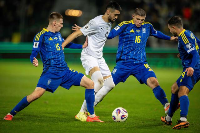 (L-R) Ukraine's midfielder #15 Oleh Ocheretko, Azerbaijan's midfielder #17 Toral Bayramov, Ukraine's defender #16 Vitaliy Mikolenko and Ukraine's midfielder #19 Nazar Voloshyn vie for the ball during the 2026 World Cup qualifying group B, football match between Ukraine and Azerbaijan in Krakow, Poland, on October 13, 2025, (Photo by Wojtek RADWANSKI / AFP)