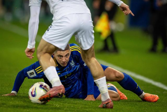 Ukraine's defender #16 Vitaliy Mikolenko (C) and Azerbaijan's defender #13 Abbas Huseynov vie for the ball during the 2026 World Cup qualifying group B, football match between Ukraine and Azerbaijan in Krakow, Poland, on October 13, 2025, (Photo by Wojtek RADWANSKI / AFP)