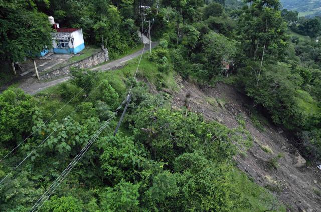 An aerial view shows a landslide in the community of Buenavista in San Bartolo Tutotepec, Hidalgo state, Mexico, on October 13, 2025. The death toll from flooding in central and eastern Mexico -mostly in the Veracruz, Hidalgo and Puebla states- has risen sharply to at least 64, with another 65 still missing, authorities reported. (Photo by Alfredo ESTRELLA / AFP)