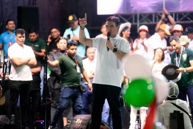 Bolivia's presidential candidate for the Christian Democratic Party (PDC), Rodrigo Paz speaks during his closing campaign rally in Santa Cruz, Bolivia, on October 13, 2025. Bolivia will hold the runoff presidential election on October 19. (Photo by Rodrigo URZAGASTI / AFP)