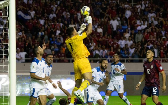 Nicaragua's goalkeeper #01 Miguel Rodriguez punches the ball during the 2026 FIFA World Cup Concacaf qualifier football match between Costa Rica and Nicaragua at the National Stadium in San Jose on October 13, 2025. (Photo by EZEQUIEL BECERRA / AFP)