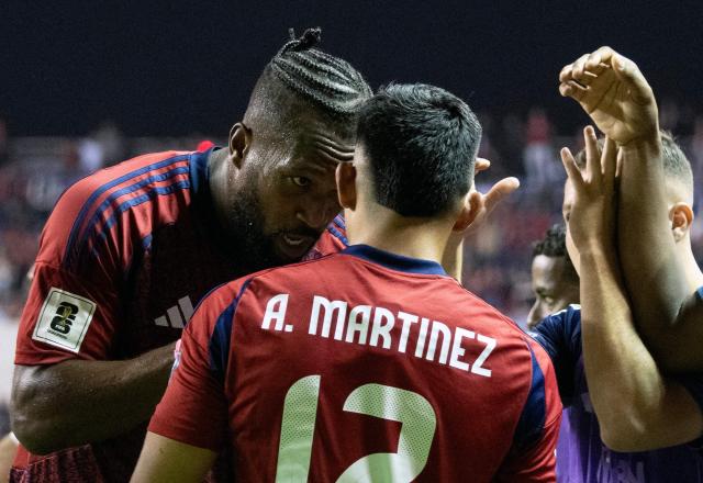 Costa Rica's forward #12 Alonso Martinez celebrates with teammate defender #19 Kendall Waston after scoring a goal during the 2026 FIFA World Cup Concacaf qualifier football match between Costa Rica and Nicaragua at the National Stadium in San Jose on October 13, 2025. (Photo by EZEQUIEL BECERRA / AFP)