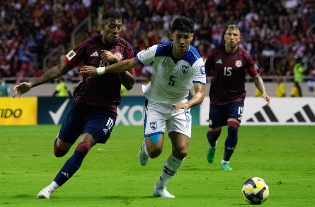 Costa Rica's forward #10 Josimar Alcocer and Nicaragua's defender #05 Justing Cano fight for the ball during the 2026 FIFA World Cup Concacaf qualifier football match between Costa Rica and Nicaragua at the National Stadium in San Jose on October 13, 2025. (Photo by EZEQUIEL BECERRA / AFP)
