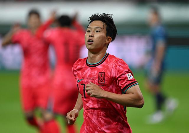 South Korea's Eom Ji-sung (R) celebrates his goal against Paraguay during a friendly football match between South Korea and Paraguay in Seoul on October 14, 2025. (Photo by Jung Yeon-je / AFP)