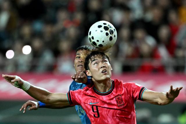 South Korea's Oh Hyeon-gyu (front) fights for the ball with Paraguay's Diego Leon (back) during a friendly football match between South Korea and Paraguay in Seoul on October 14, 2025. (Photo by Jung Yeon-je / AFP)