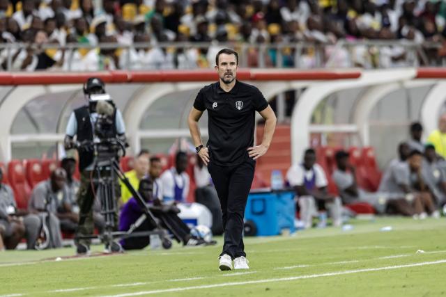 Mauritania's Spanish coach Aritz Lopez Garai looks on during the FIFA World Cup 2026 Africa qualifiers group B match between Senegal and Mauritania at Stade Abdoulaye Wade, in Diamniadio on October 14, 2025. (Photo by Patrick Meinhardt / AFP)