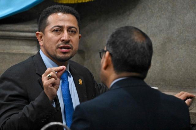 The President of the Guatemalan Congress, Nery Ramos, gestures as he takes part in a session where they might review and approve an anti-gang law at the National Congress in Guatemala City on October 14, 2025. Twenty members of a gang designated a "foreign terrorist organization" by the United States have escaped from detention in Guatemala, a prison chief said Sunday. (Photo by JOHAN ORDONEZ / AFP)