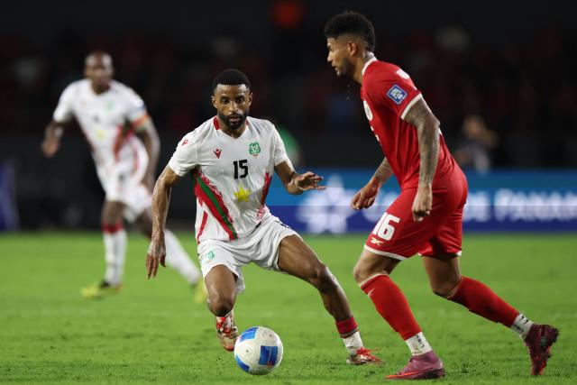 Suriname's defender #15 Djavan Anderson and Panama's defender #16 Andres Andrade fight for the ball during the 2026 FIFA World Cup Concacaf qualifier football match between Panama and Suriname at the Rommel Fernandez Gutierrez Stadium in Panama City on October 14, 2025. (Photo by ARIS MARTINEZ / AFP)