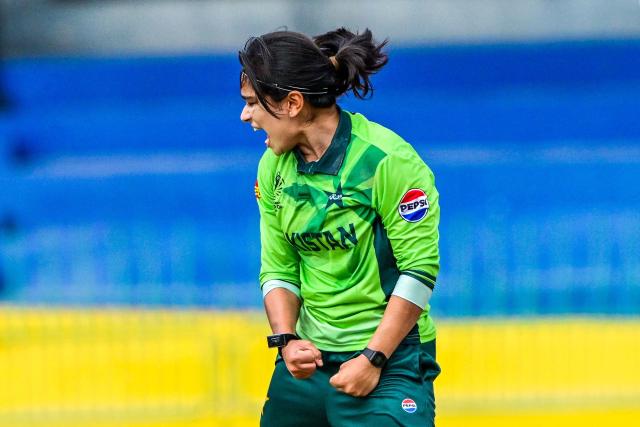 Pakistan's captain Fatima Sana celebrates after taking the wicket of England's Amy Jones during the ICC Women's Cricket World Cup 2025 one-day international (ODI) match between England and Pakistan at the R. Premadasa International Cricket Stadium in Colombo on October 15, 2025. (Photo by Ishara S. KODIKARA / AFP)
