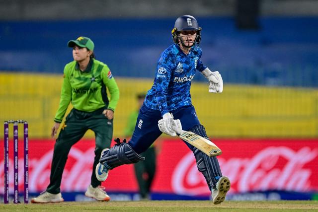 England's Charlie Dean (R) runs between the wickets during the ICC Women's Cricket World Cup 2025 one-day international (ODI) match between England and Pakistan at the R. Premadasa International Cricket Stadium in Colombo on October 15, 2025. (Photo by Ishara S. KODIKARA / AFP)