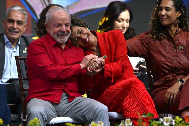 Brazil's President Luiz Inacio Lula da Silva (L) poses for a picture with Congresswoman Taliria Petrone during a Teacher's Day ceremony at the Isabel Salgado Olympic Educational Gymnasium in Rio de Janeiro, Brazil, on October 15, 2025. (Photo by Mauro PIMENTEL / AFP)