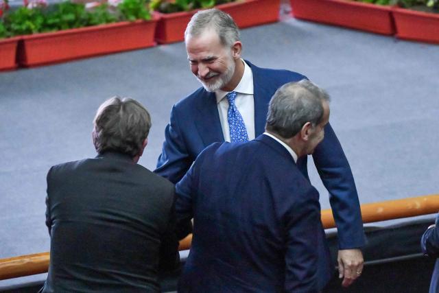 King Felipe VI of Spain greets local authorities during the inauguration of the 10th International Congress of the Spanish Languaje (CILE) in Arequipa, Peru, on October 15, 2025. (Photo by Diego Ramos / AFP)