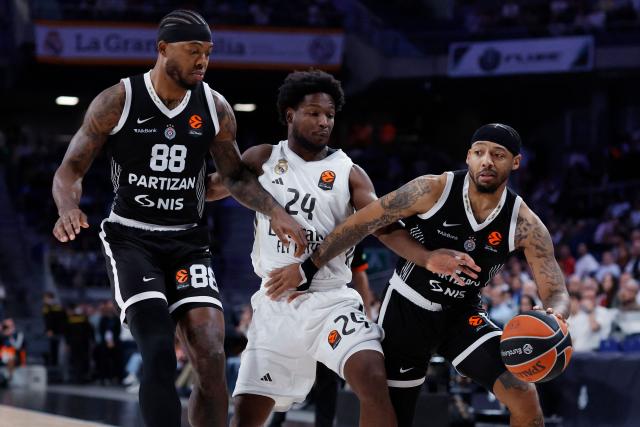 Partizan Belgrade's US center #88 Tyrique Jones, Real Madrid's Dominican guard #24 Andres Feliz and Partizan Belgrade's US guard #1 Carlik Jones fight for the ball during the Euroleague basketball match between Real Madrid Baloncesto and Partizan Belgrade at Movistar Arena in Madrid on October 15, 2025. (Photo by Oscar DEL POZO / AFP)