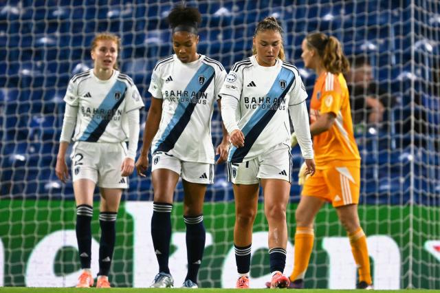 (L-R) Paris FC's French defender #02 Celina Ould Hocine, Paris FC's US defender #29 Deja Davis and Paris FC's Polish midfielder #21 Oceane Picard react after Chelsea scored their fourth goal during the UEFA Women's Champions League, league phase football match between Chelsea and Paris FC at Stamford Bridge in London on October 15, 2025. (Photo by JUSTIN TALLIS / AFP)