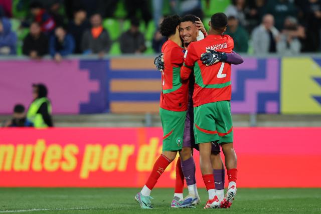 Morocco's goalkeeper #16 Abdelhakim Mesbahi (C) celebrates with teammates after saving the final penalty and securing victory in the shootout during the 2025 FIFA U-20 World Cup semi-final football match between Morocco and France at the Elias Figueroa Stadium in Valparaiso, Chile on October 15, 2025. (Photo by Javier TORRES / AFP)