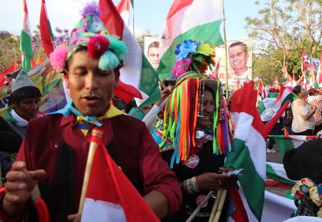 Supporters of Bolivia's presidential candidate for the Christian Democratic Party (PDC), Rodrigo Paz (R), attend his closing campaign rally in Tarija, Bolivia, on October 15, 2025. An ex-president and a senator will go head-to-head in Bolivia's presidential runoff on October 19, 2025, both with promises to fix the South American country's broken economy. Senator Rodrigo Paz came from behind to take the top spot with 32 percent of votes cast in a first round in August, but has since fallen behind ex-president Jorge "Tuto" Quiroga in stated voter intention. (Photo by Marcelo GOMEZ / AFP)