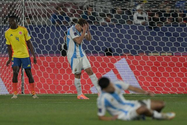Argentina's forward #17 Mateo Silvetti reacts after missing a scoring opportunity during the 2025 FIFA U-20 World Cup semi-final football match between Argentina and Colombia at the National Stadium in Santiago on October 15, 2025. (Photo by Rodrigo ARANGUA / AFP)