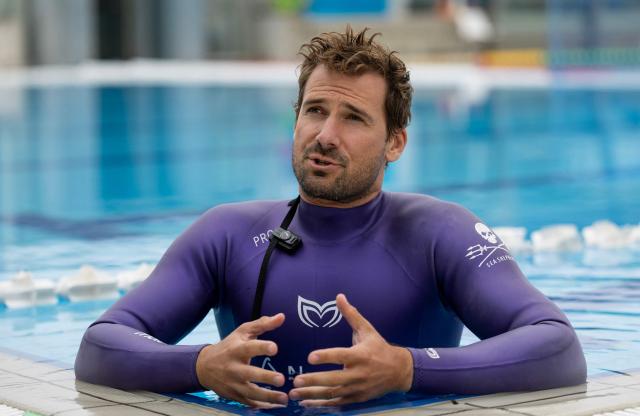 Croatian free diver Vitomir Maricic, 40, answers to the journalist at the pool in Rijeka, on October 14, 2025. Croatian freediver Vitomir Maricic went beyond what seemed impossible for the human body by holding his breath for an astonishing 29 minutes and three seconds under water. (Photo by DAMIR SENCAR / AFP)