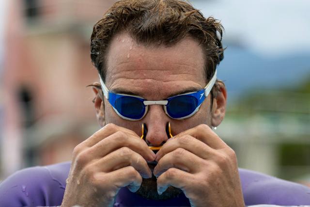 Croatian free diver Vitomir Maricic, 40, adjusts his nose clip during a training session at the pool in Rijeka, on October 14, 2025. Croatian freediver Vitomir Maricic went beyond what seemed impossible for the human body by holding his breath for an astonishing 29 minutes and three seconds under water. (Photo by DAMIR SENCAR / AFP)