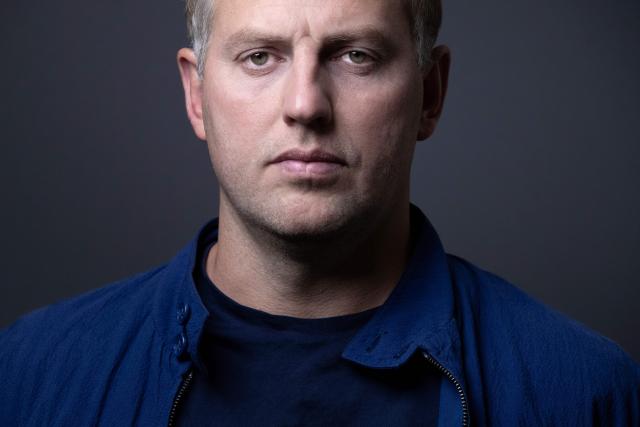 (FILES) Russian exiled dissident Vladimir Osechkin poses during a photo session on September 20, 2022 in Paris. France has arrested four people in a probe into a suspected plot against an unnamed Russian dissident, anti-terror prosecutors said on October 16, 2025. Le Parisien newspaper reported that Vladimir Osechkin, who leads the Gulagu.net non-govenmental organisation that specialises in uncovering abuses in Russian prisons, was the target of a "liquidation plot". (Photo by JOEL SAGET / AFP)